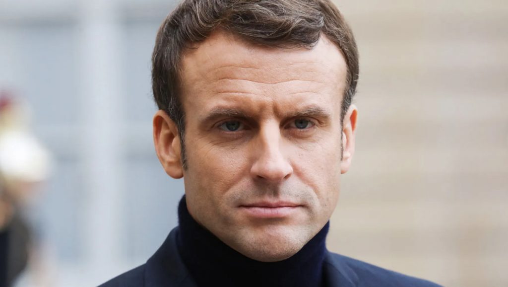 «Να φοράτε ζιβάγκο σαν τον Μακρόν» προτρέπει η κυβερνήτης του Τόκιο ως λύση στην ενεργειακή κρίση