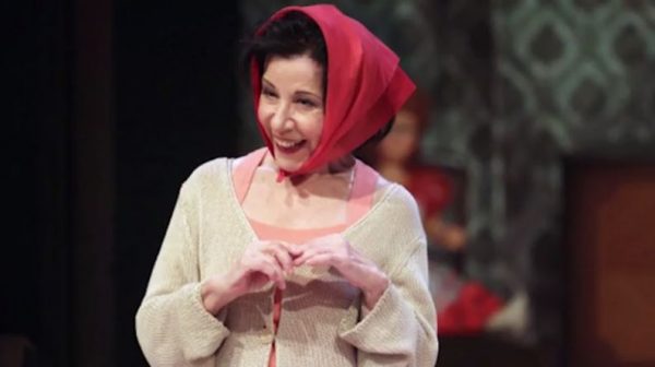 Μίνα Αδαμάκη: Ο καλλιτεχνικός κόσμος αποχαιρετά την θρυλική «Ειρήνη» από τις «Τρεις Χάριτες»