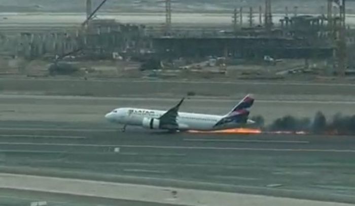 Περού: Αεροπλάνο συγκρούστηκε με φορτηγό της πυροσβεστικής – Νεκροί και τραυματίες