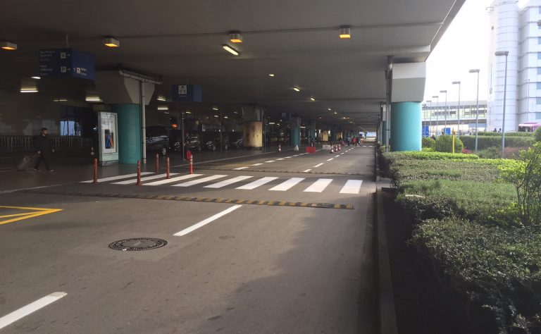 Μπαίνουν μπάρες στο «Ελ. Βενιζέλος» – Θα υπάρχει χρέωση στους χώρους πρόσβασης των αφίξεων και αναχωρήσεων