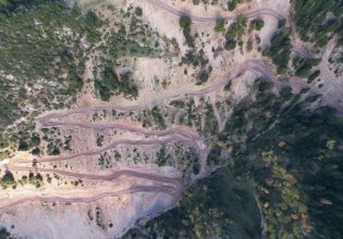 Αυτή είναι μία από τις πιο επικίνδυνες αλλά και ομορφότερες διαδρομές της Ελλάδας