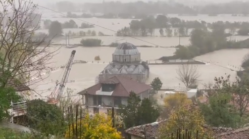 Σφοδρές πλημμύρες στην Αλβανία – Δύο νεκροί