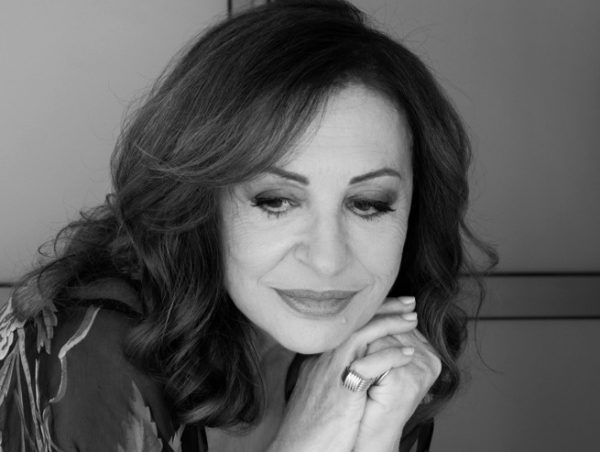 Η Χάρις Αλεξίου μιλάει αποκλειστικά στο in για την νέα της δισκογραφική δουλειά και το «Maestro»