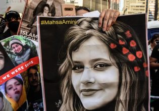 Ιράν: Συνελήφθη δημοσιογράφος που πήρε συνέντευξη από τον πατέρα της Μαχσά Αμινί