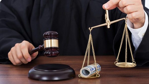 Κατά της διαφθοράς: Τη δημιουργία διεθνούς δικαστηρίου ζητούν Ολλανδία, Καναδάς και Ισημερινός