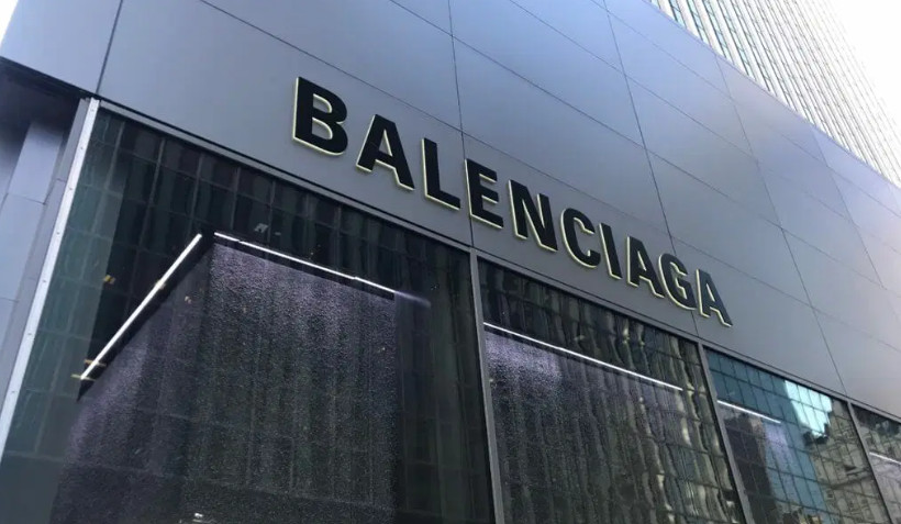 #CancelBalenciaga: Οι χρήστες του διαδικτύου ζητούν την αποκαθήλωση του οίκου μόδας