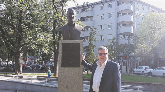 «Προσβολή για τον Ελληνα είναι να υπονοήσεις ότι είναι πολιτικά αφελής»