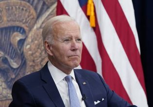 Ενδιάμεσες Εκλογές στις ΗΠΑ: Ο Μπάιντεν, οι γκάφες της εκστρατείας και ο «κόκκινος» κίνδυνος