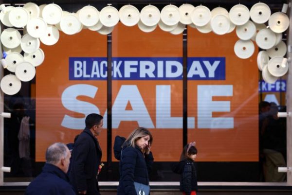 Σε ρυθμούς Black Friday τα εμπορικά καταστήματα