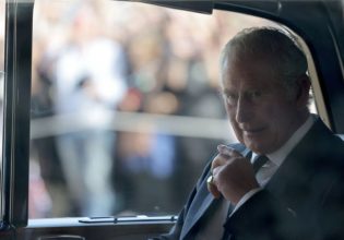 Βασιλιάς Κάρολος: Το αρκουδάκι των παιδικών του χρόνων που δεν αποχωρίζεται ποτέ