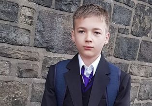 Βρετανία: Η φρικιαστική κακοποίηση 15χρονου από τη μητέρα και τον πατριό του που οδήγησε στο θάνατό του