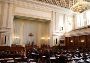 Βουλγαρία: Μετά από μήνες αναβλητικότητας αποφάσισε να στείλει όπλα στην Ουκρανία