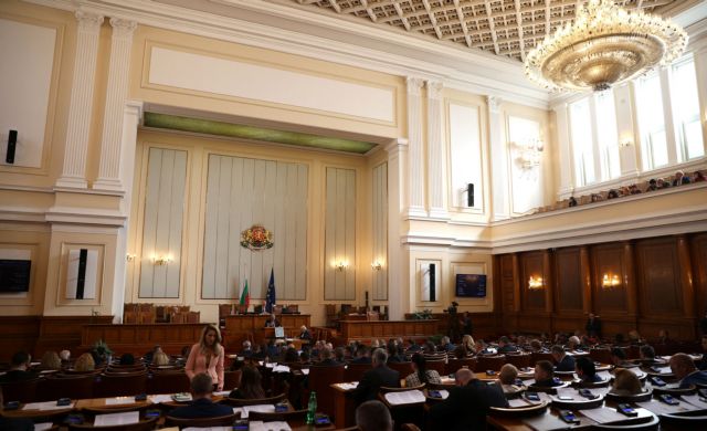 Βουλγαρία: Μετά από μήνες αναβλητικότητας αποφάσισε να στείλει όπλα στην Ουκρανία