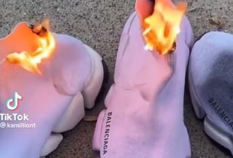 #BurnBalenciaga: Εξαγριωμένοι χρήστες καίνε ρούχα και παπούτσια – Η καμπάνια που έβαλε φωτιά στα social media