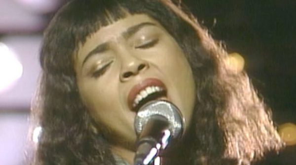 Irene Cara: Πέθανε η βραβευμένη με Όσκαρ τραγουδίστρια των «Flashdance» και «Fame»