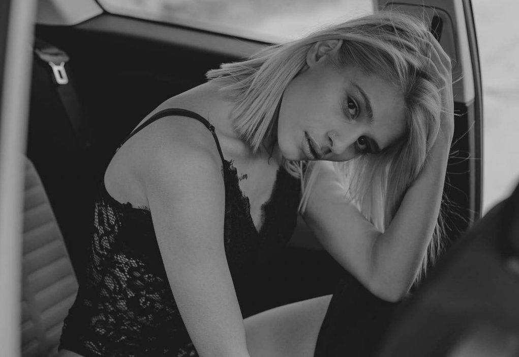 Η μαγευτική ελληνίδα ξανθιά που απορρίφθηκε από το GNTM και ετοιμάζεται να σαρώσει τα βραβεία πορνό