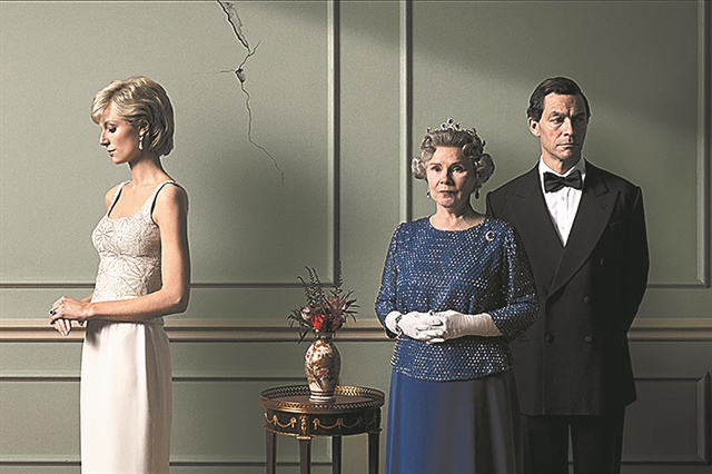 «The Crown»: Τα νέα δράματα πίσω από τις κλειστές πόρτες του παλατιού Μπάκιγχαμ