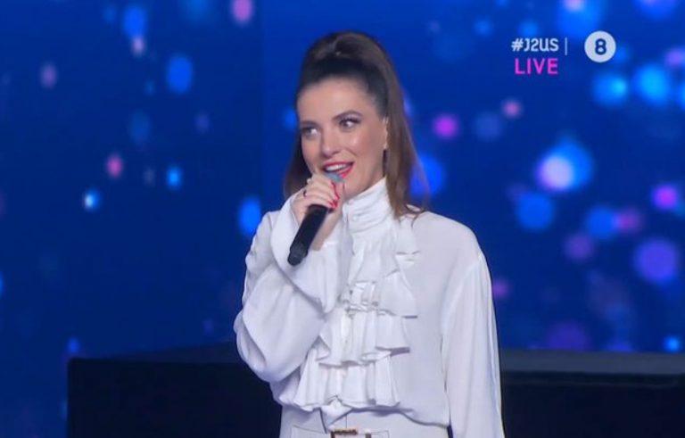 Φωτεινή Δάρρα: «Το αφιερώνω στη μητέρα μου που έφυγε από τη ζωή»