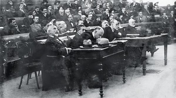 Η δίκη των έξι: Πώς οι Άγγλοι κατάφεραν να σώσουν από την εκτέλεση τον πρίγκιπα Αντρέα, πεθερό της βασίλισσας Ελισάβετ