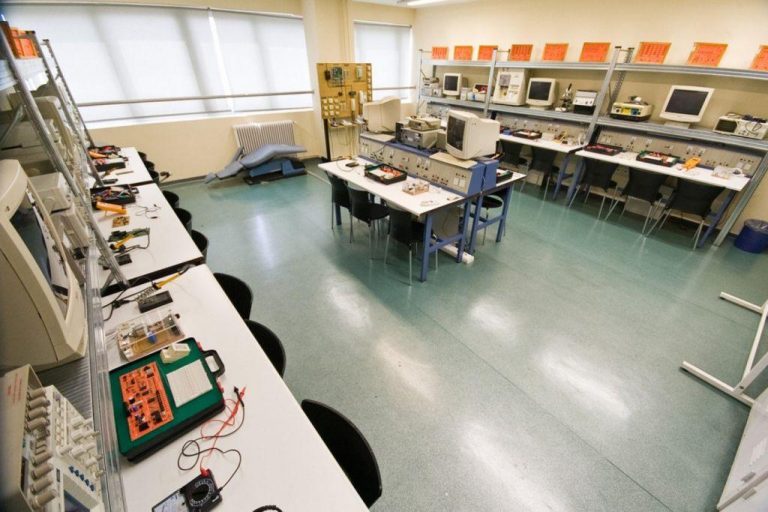 Διευθυντές δημόσιων ΙΕΚ: «Δεν χρηματοδοτούμαστε, μπορεί να μην κάνουμε εξετάσεις…»