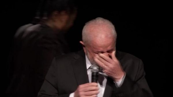 Βραζιλία: Ο πρόεδρος Λούλα ξέσπασε σε λυγμούς ενώ μιλούσε για την πείνα – Δείτε βίντεο