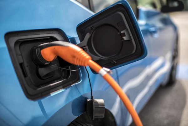 Ηλεκτροκίνηση: Το 2035 ίσως να μη σημάνει το τέλος των ρυπογόνων οχημάτων στην ΕΕ