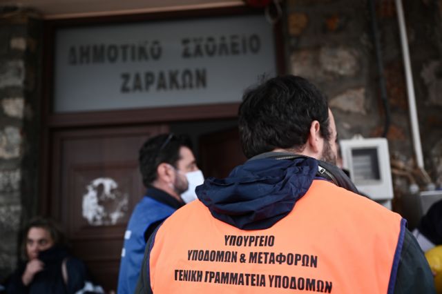 Κλιμάκια του υπ. Υποδομών και μηχανικοί ελέγχουν τα κτίρια στη νότια Εύβοια