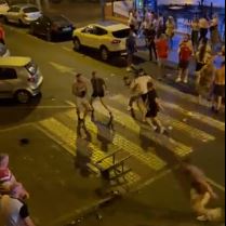 Μάχες σώμα με σώμα μεταξύ Άγγλων και Ουαλών οπαδών – Δείτε βίντεο