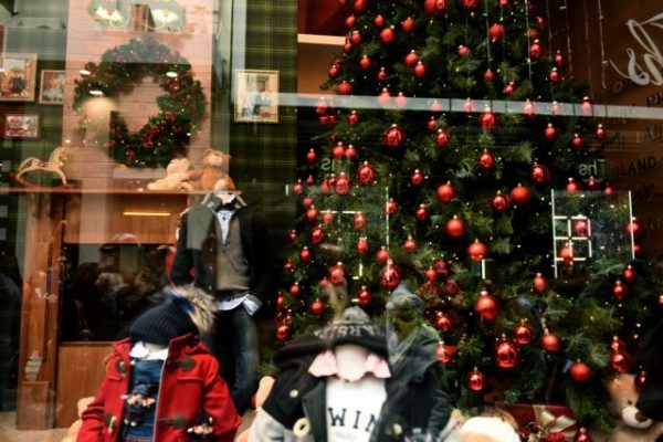 Εορταστικό ωράριο: Από τις 11 Δεκεμβρίου σε ισχύ – Δύο Κυριακές ανοιχτά τα καταστήματα στην Αθήνα