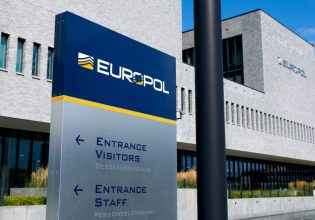Europol: Συνέλαβε 44 μέλη ενός δικτύου, μεταξύ των πιο επικίνδυνων της ΕΕ