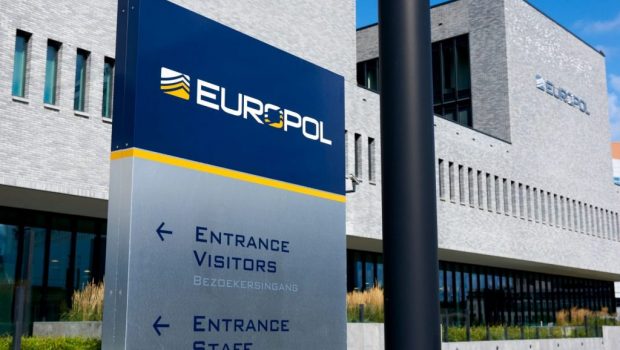 Europol: Συνέλαβε 44 μέλη ενός δικτύου, μεταξύ των πιο επικίνδυνων της ΕΕ