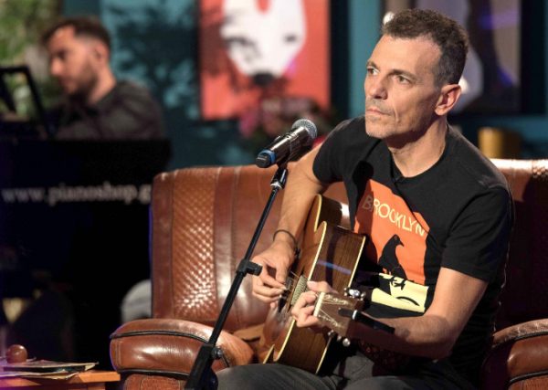 Ο Μανώλης Φάμελλος παρέα με τη Δήμητρα Γαλάνη στο Gazarte Roof Stage