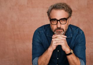 Φάνης Μουρατίδης στο in: Στο Μaestro ο Φάνης έχει κανιβαλίσει τις αξίες του και κάνει μπετόν τα συναισθήματα του