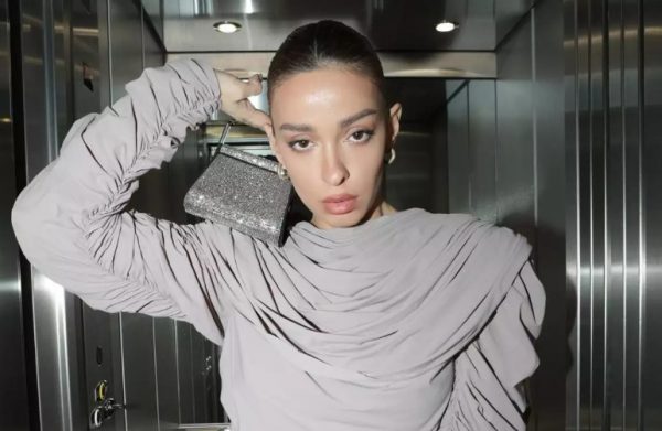 Ελένη Φουρέιρα: Νέες φωτογραφίες με φουσκωμένη κοιλίτσα – «Βροχή» τα likes