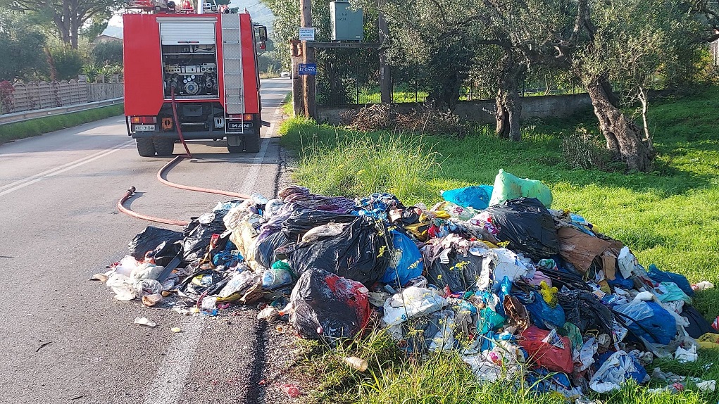 Ζάκυνθος: Πήραν φωτιά σκουπίδια εντός απορριματοφόρου – Χωρίς πυροσβεστήρα το όχημα