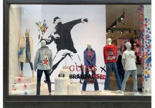 Ο Banksy λέει στους κλέφτες καταστημάτων να κλέψουν από την Guess – «Όπως έκλεψαν αυτοί το έργο μου…»