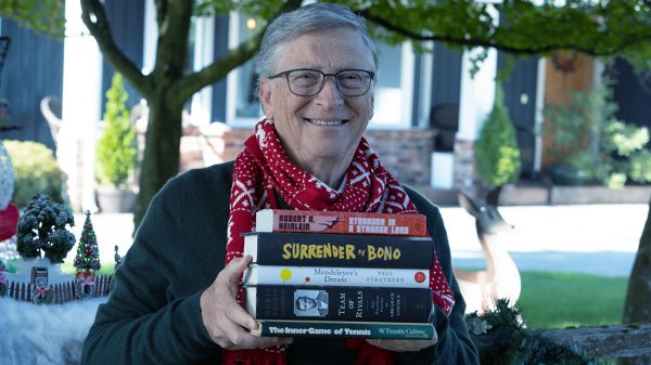 Μπιλ Γκέιτς: Αυτά είναι τα πέντε αγαπημένα του βιβλία όλων των εποχών