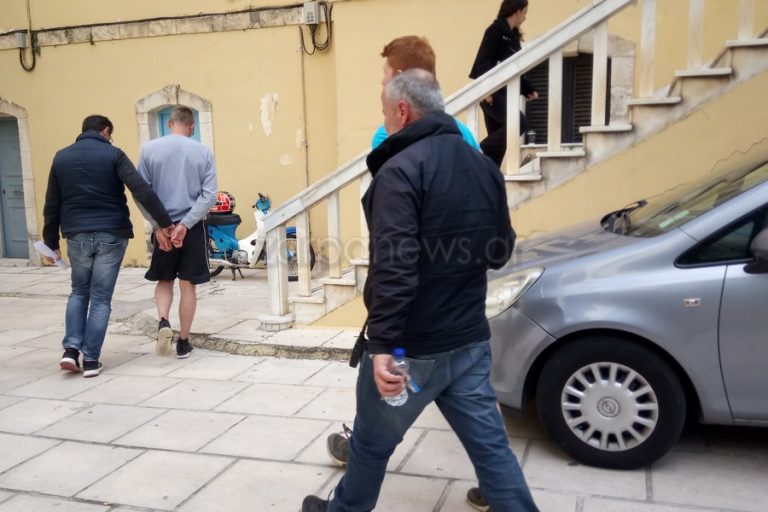 Κρήτη: Ένοχοι οι δύο Γερμανοί που κατέβασαν την ελληνική σημαία και ύψωσαν τη γερμανική