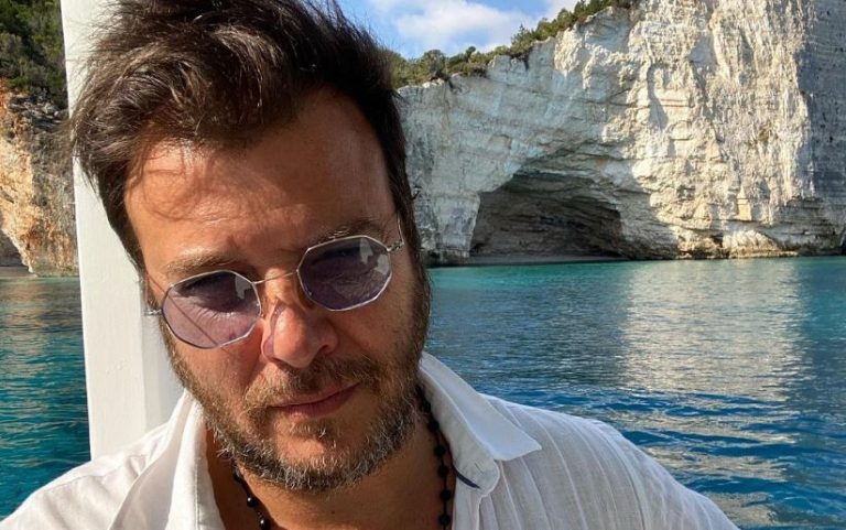 Η συγκίνηση του Λάμπη Λιβιεράτου on air στην εκπομπή της Ελένης Μενεγάκη – «Γιατί το κάνεις αυτό;»