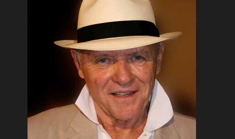 Ο Άντονι Χόπκινς παραμένει «αστέρι» στα 84 του: «Οι αναμνήσεις μοιάζουν με λίστα αγορών»