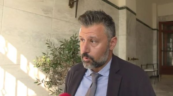 Θεσσαλονίκη: Τι λέει ο γιατρός που ξυλοκοπήθηκε έξω από το ιατρείο του