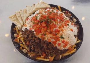 Μυθική πρόκληση από εστιατόριο: Μπορείς να φας μερίδα γύρου… 2,7 κιλών σε 45 λεπτά;