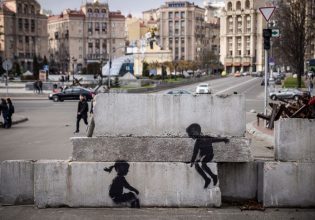 O Banksy αποκαλύπτει 7 νέα έργα του για τη φρίκη του πολέμου στην Ουκρανία μέσα από ένα συγκλονιστικό βίντεο