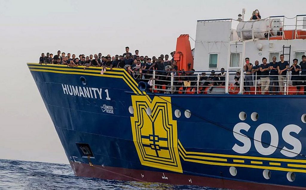Ιταλία: 144 πρόσφυγες και μετανάστες αποβιβάστηκαν στην Κατάνη – Σε 35 απαγορεύθηκε να κατέβουν