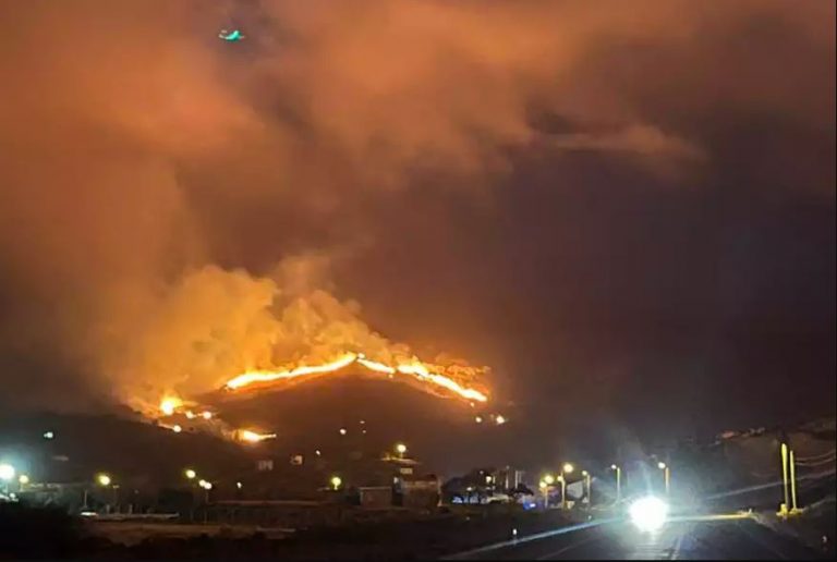 Σε εξέλιξη μεγάλη φωτιά στην Ίμβρο