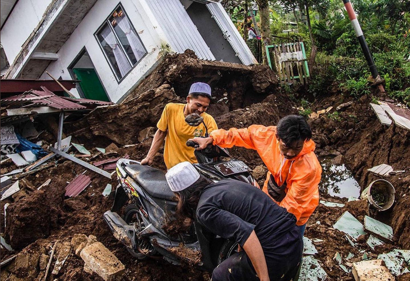 Ιάβα: Στους 321 αυξήθηκαν οι νεκροί από τον σεισμό των 5,6 Ρίχτερ – Τουλάχιστον 11 οι αγνοούμενοι