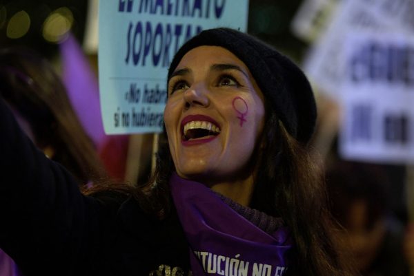 Ισπανία: Χιλιάδες άνθρωποι μετείχαν σε πορείες στη χώρα αξιώνοντας τον τερματισμό της βίας κατά των γυναικών