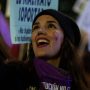 Ισπανία: Χιλιάδες άνθρωποι μετείχαν σε πορείες στη χώρα αξιώνοντας τον τερματισμό της βίας κατά των γυναικών