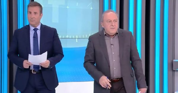 Δημήτρης Καμπουράκης: Στο νοσοκομείο ο παρουσιαστής – Το πρόβλημα υγείας που τον ταλαιπωρεί