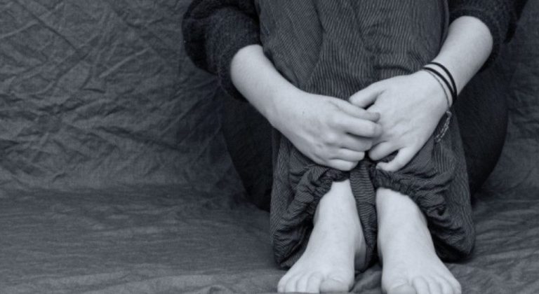 Σοκαριστικές παιδικές ζωγραφιές που μαρτυρούν κακοποίηση παιδιών από τους γονείς του